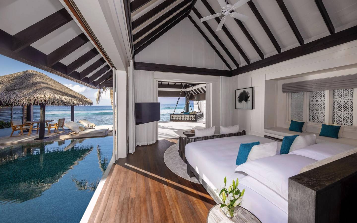Naladhu_Private_Island_Maldives_Guest_Room_Ocean_House_with_Pool_Bedroom_with_Pool_View