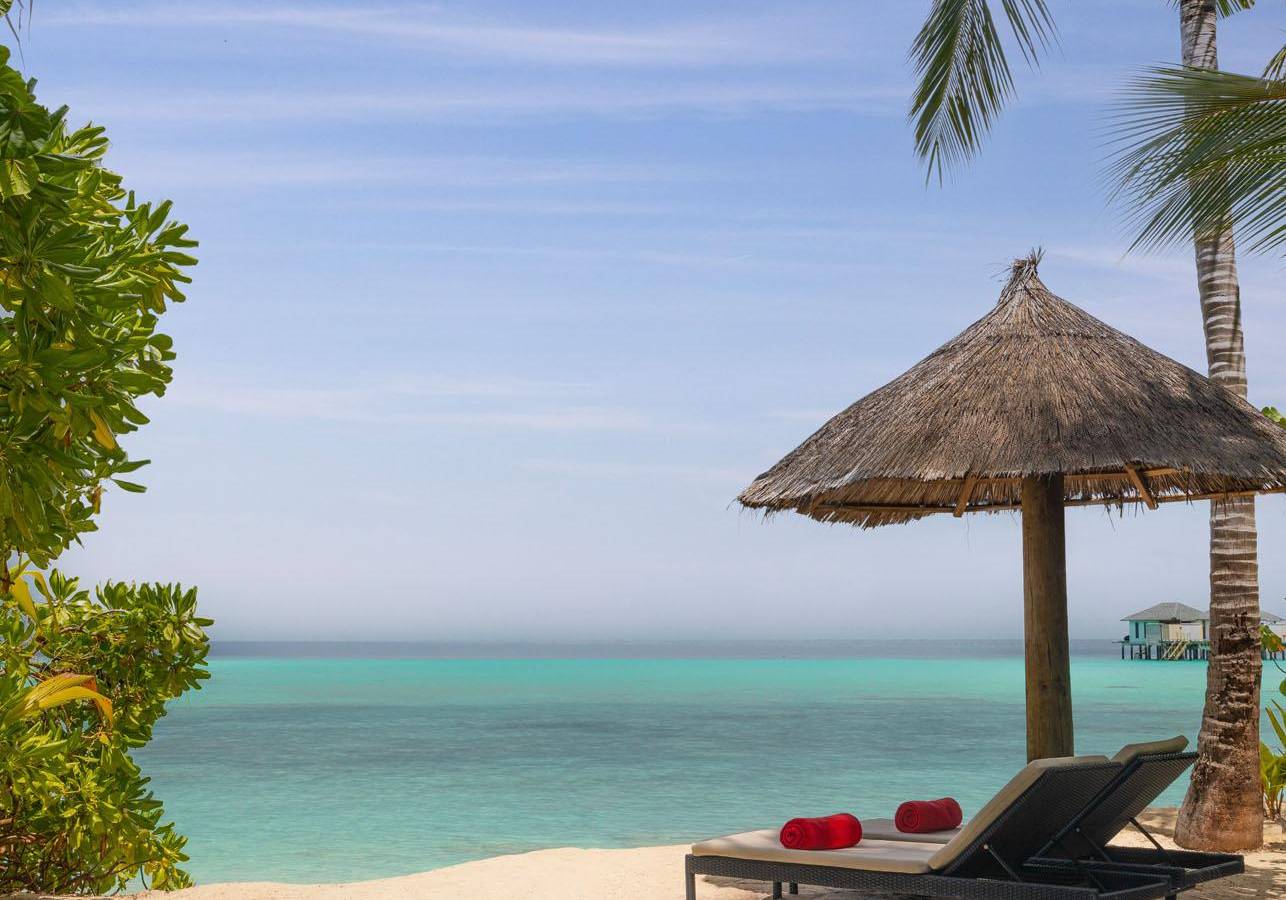 NH_Collection_Maldives_Havodda_Resort_Guest_Room_Sunset_Beach_Pool_Villa_Sunbed