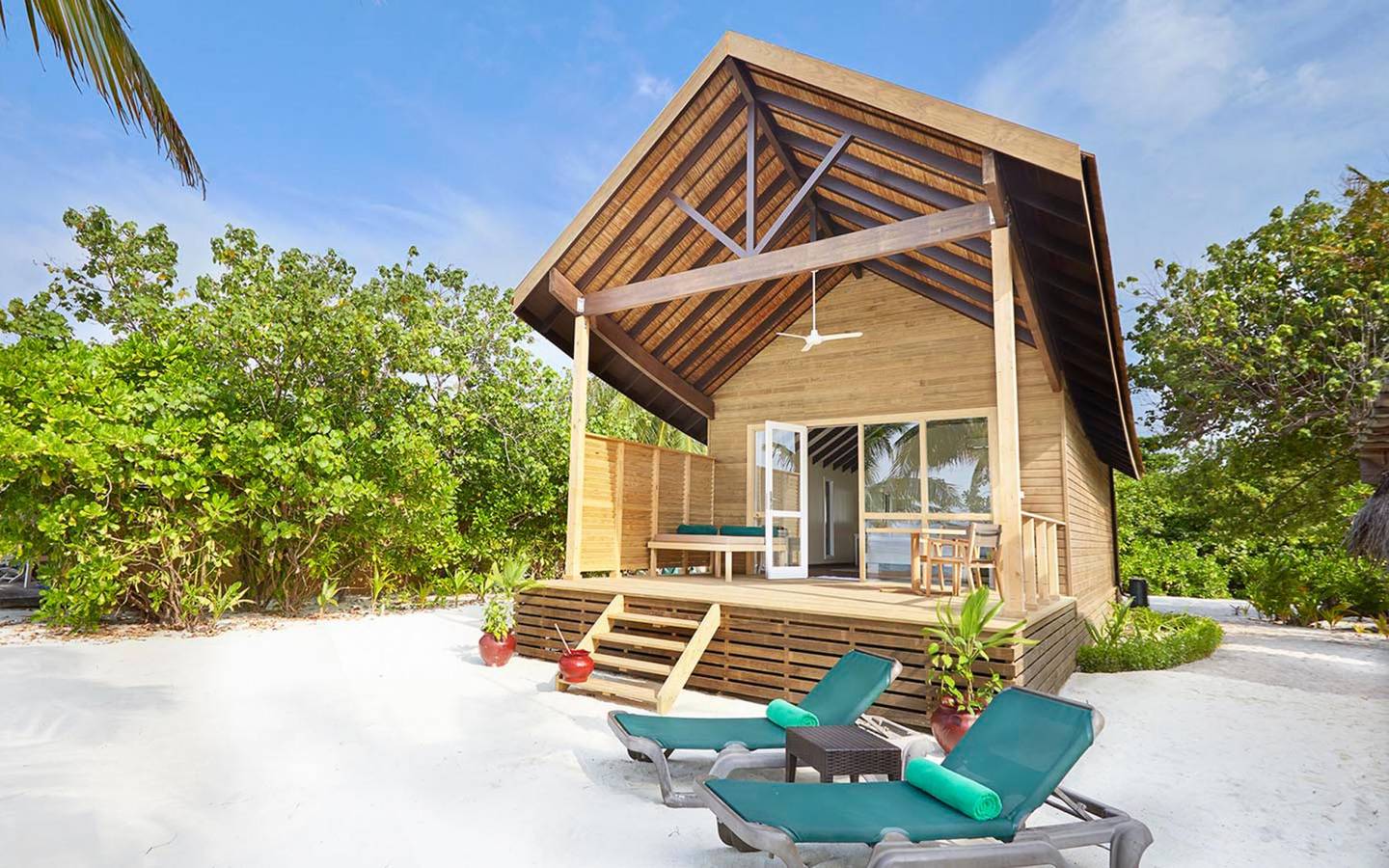 Kuredu Island Resort, Malediven, Deluxe Beach Villa, Außenansicht