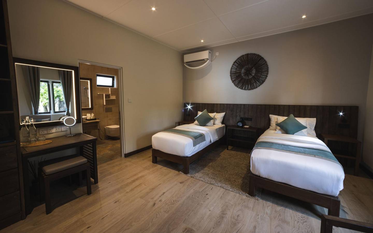 Kuredu_Resort_Maldives_Strandville_mit_zwei_Schlafzimmern_Schlafzimmer_1