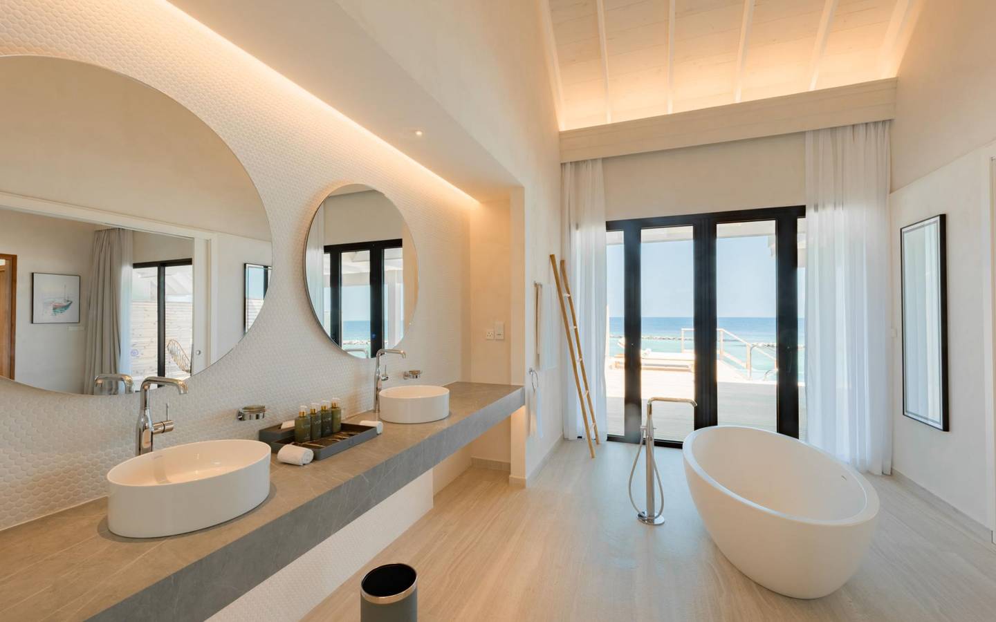 Ananea-Madivaru-Maldives-Water-Pool-Villa-Interior-2