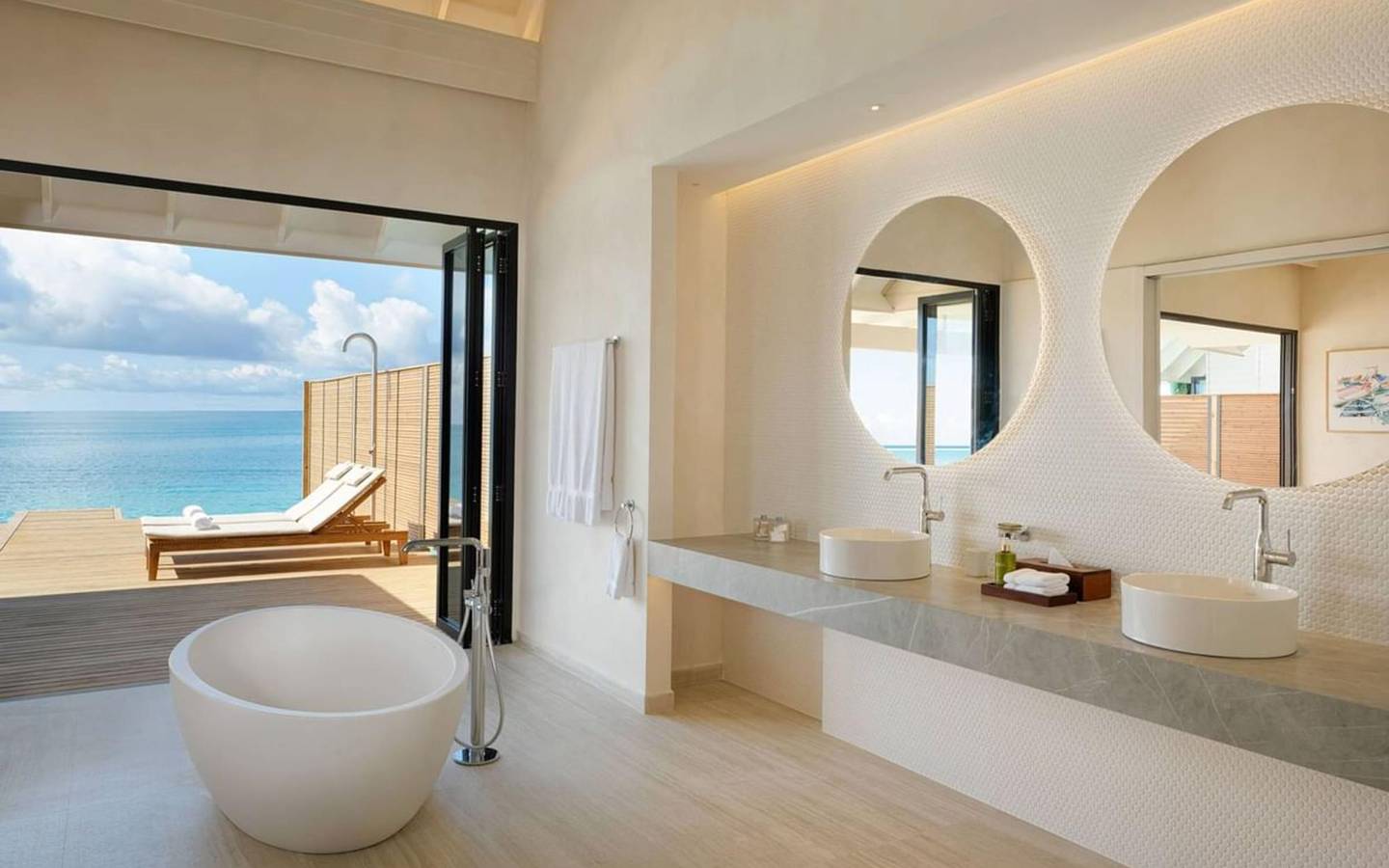 Ananea-Madivaru-Maldives-Water-Pool-Villa-Interior-5