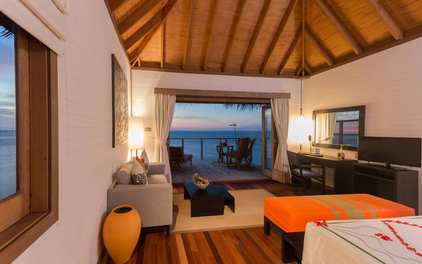 Meeru_Island_Jacuzzi_Water_Villa_4