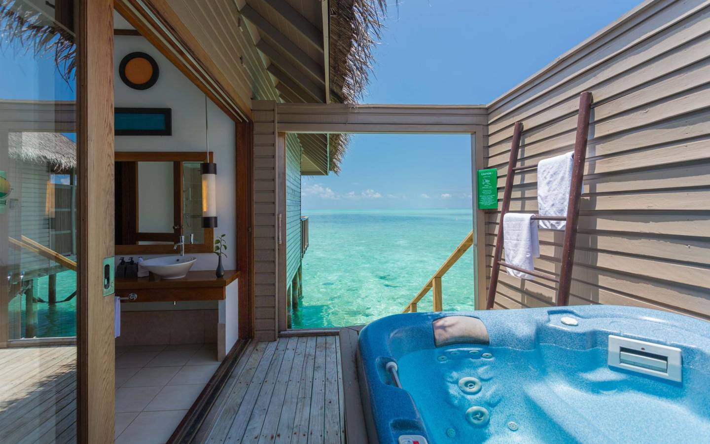 Meeru_Island_Jacuzzi_Water_Villa_10