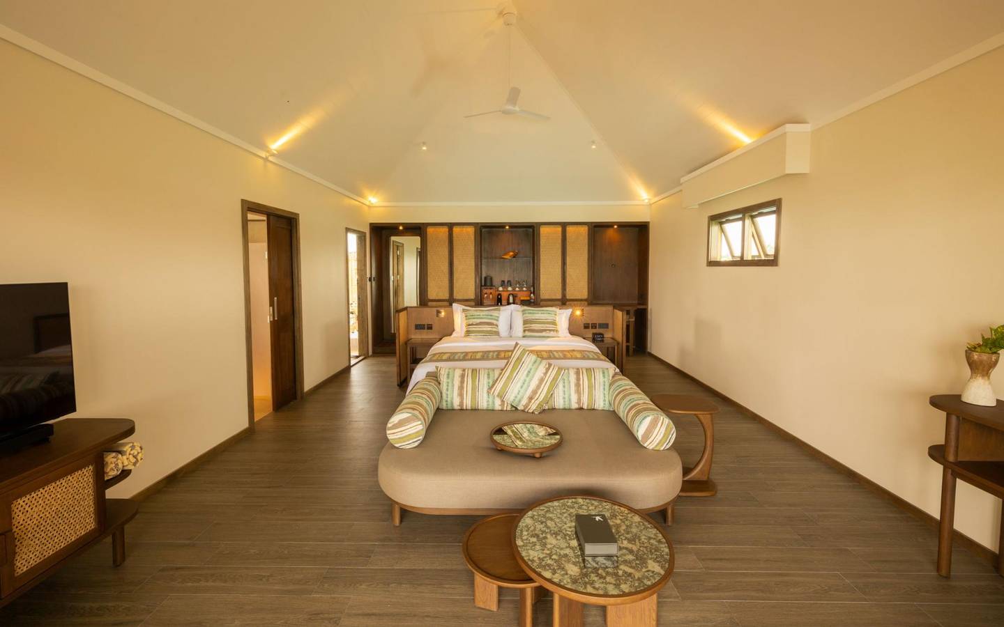 Nala_OceanPoolVillaInterior_3