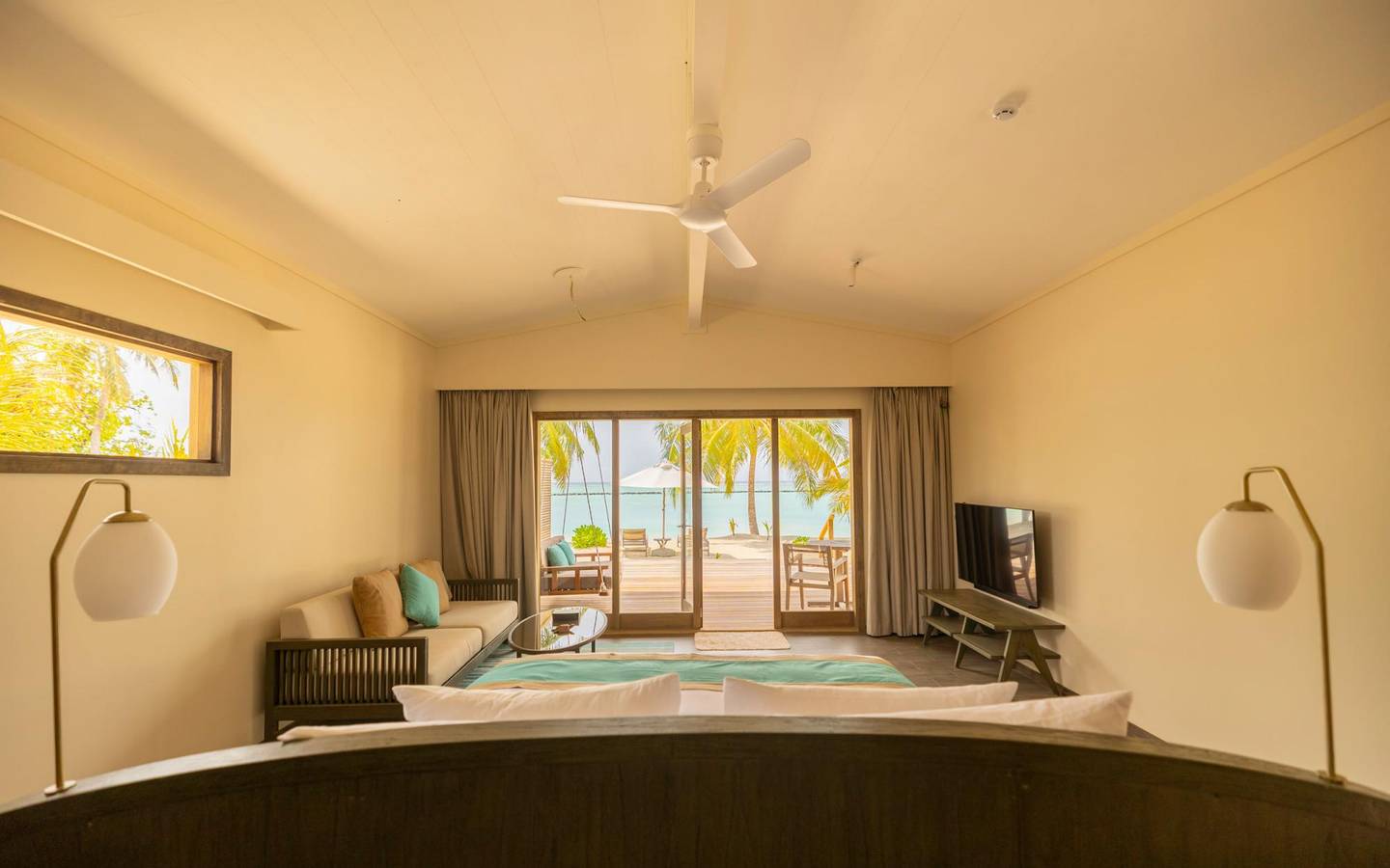 Nala_Romatic_Beach_Villa_Living1