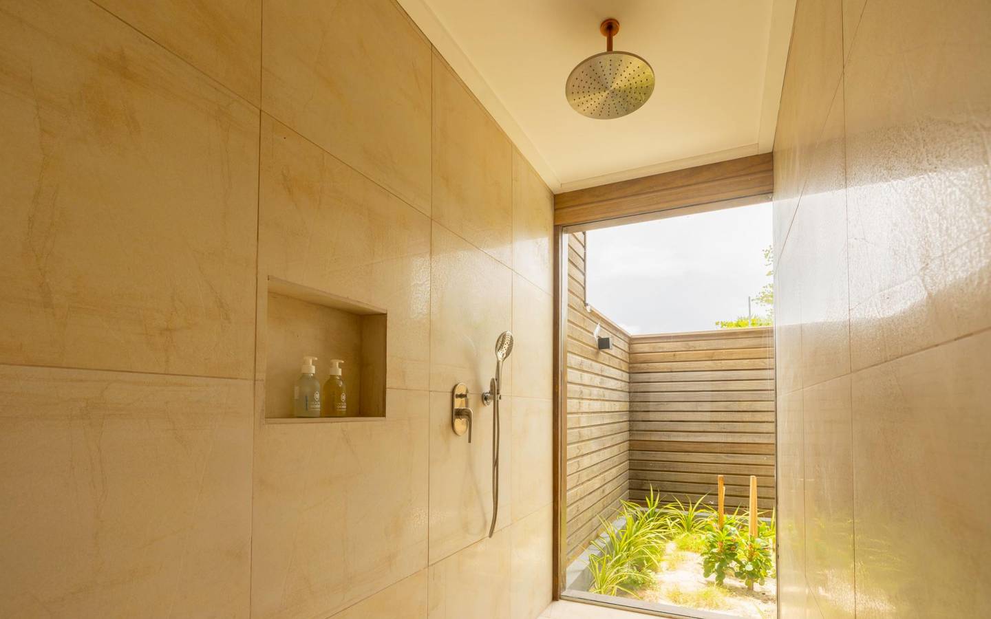 Nala_Sunset_Beach_Pool_Villa_Interieur_Bathroom_3