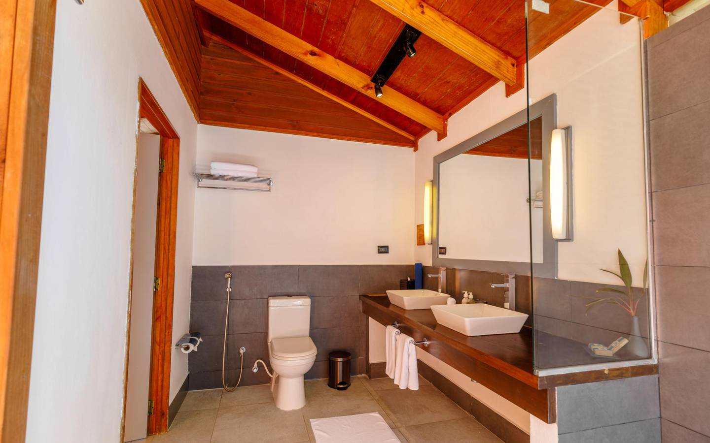 Meeru-Beach-Villa-Interieur-1