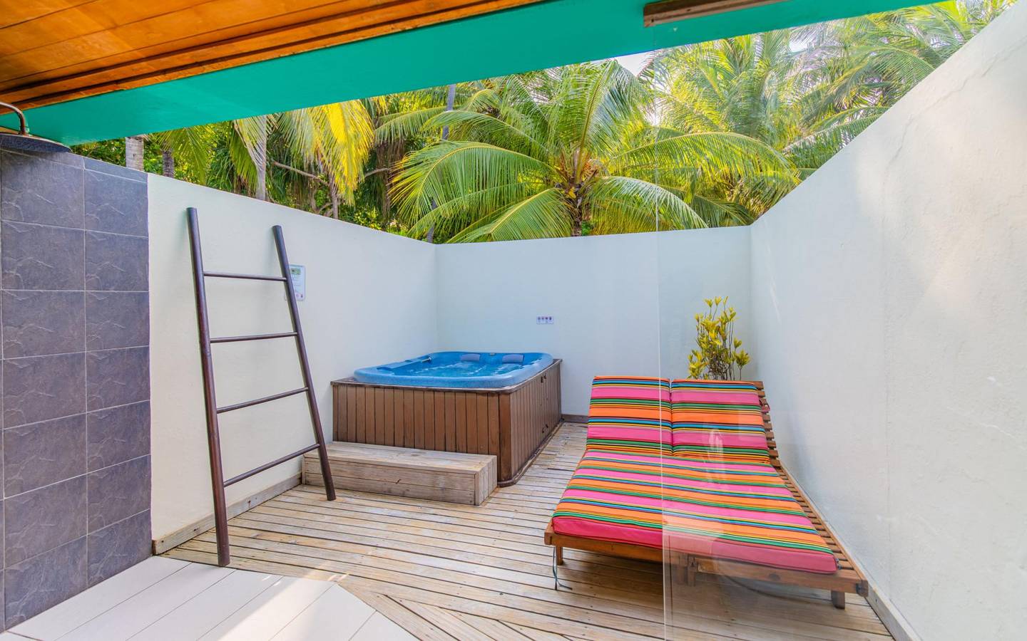 Meeru_Island-Resort-Malediven-Water-Front -Villa_Interieur-8