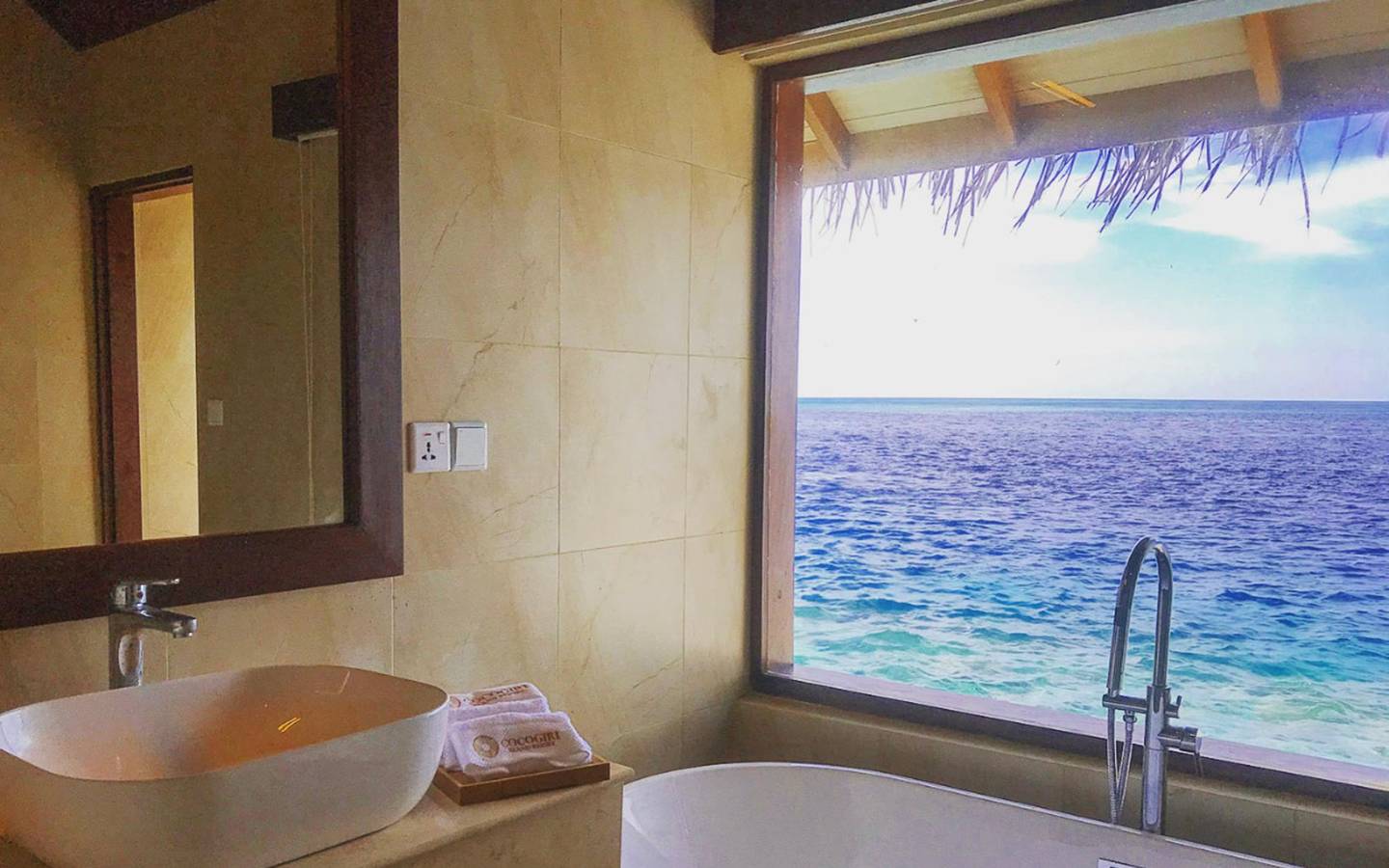 Cocogiri-Island_Water_Villa_5