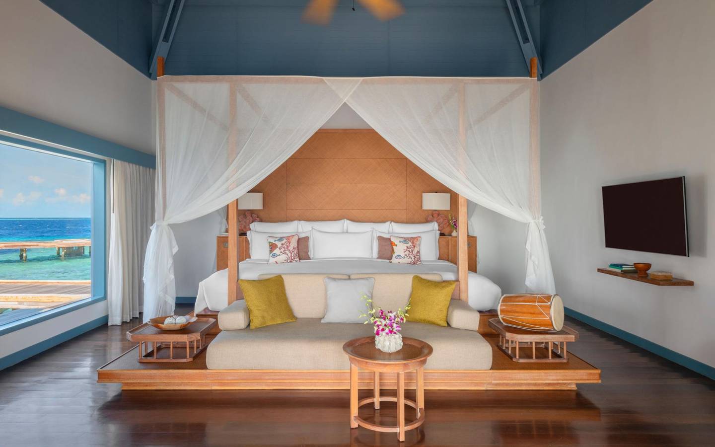 1_AC_HPIM_Overwater_Villa_Private_Pool_3