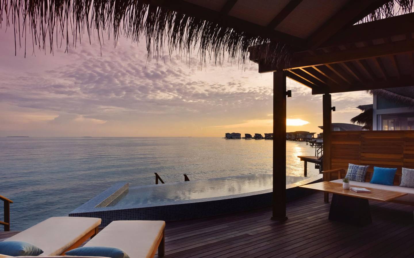 JW_Marriott_Maldives_Overwater_Pool_Villa_Sunset_Sunrise_Sunset