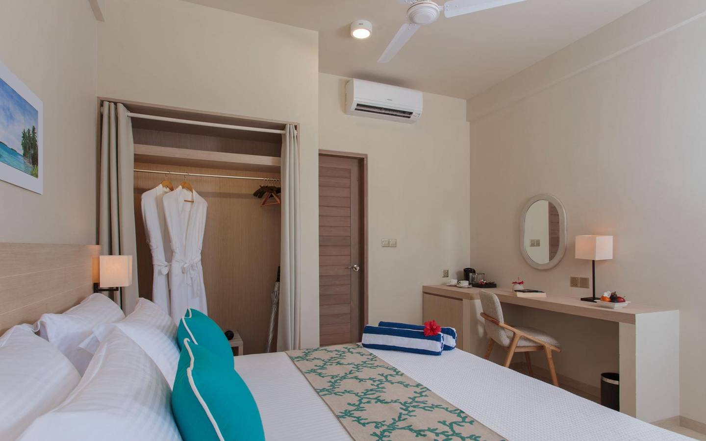 Superior-Room-Malahini-Kuda-Bandos-3