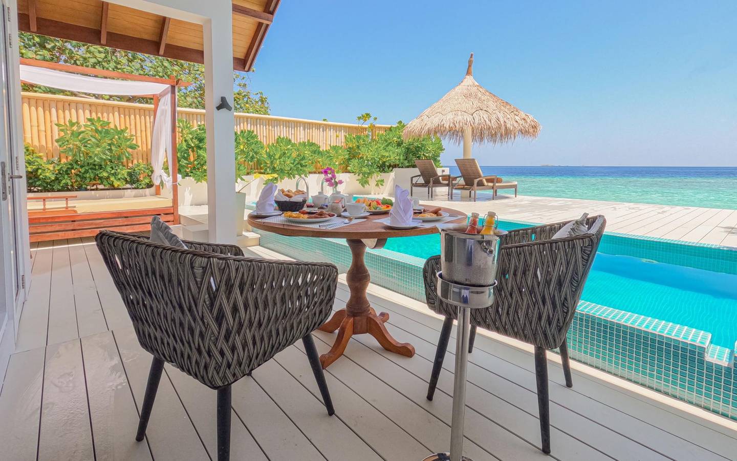 Malahini_Kuda_Bandos_Sunrise_Beach_Pool_Villa_12