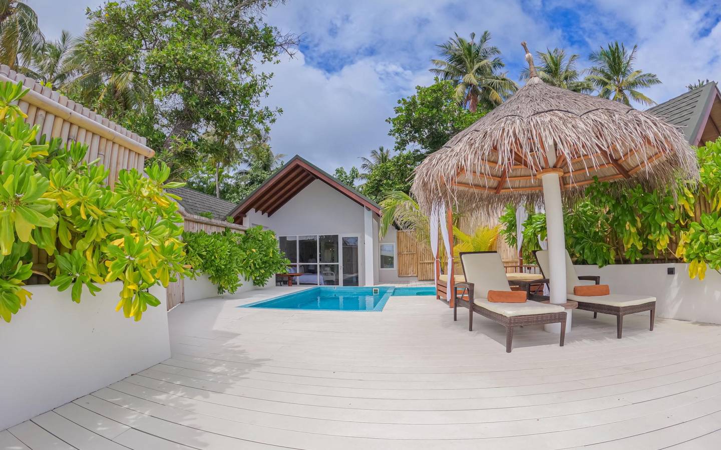 Malahini_Kuda_Bandos_Sunrise_Beach_Pool_Villa_16
