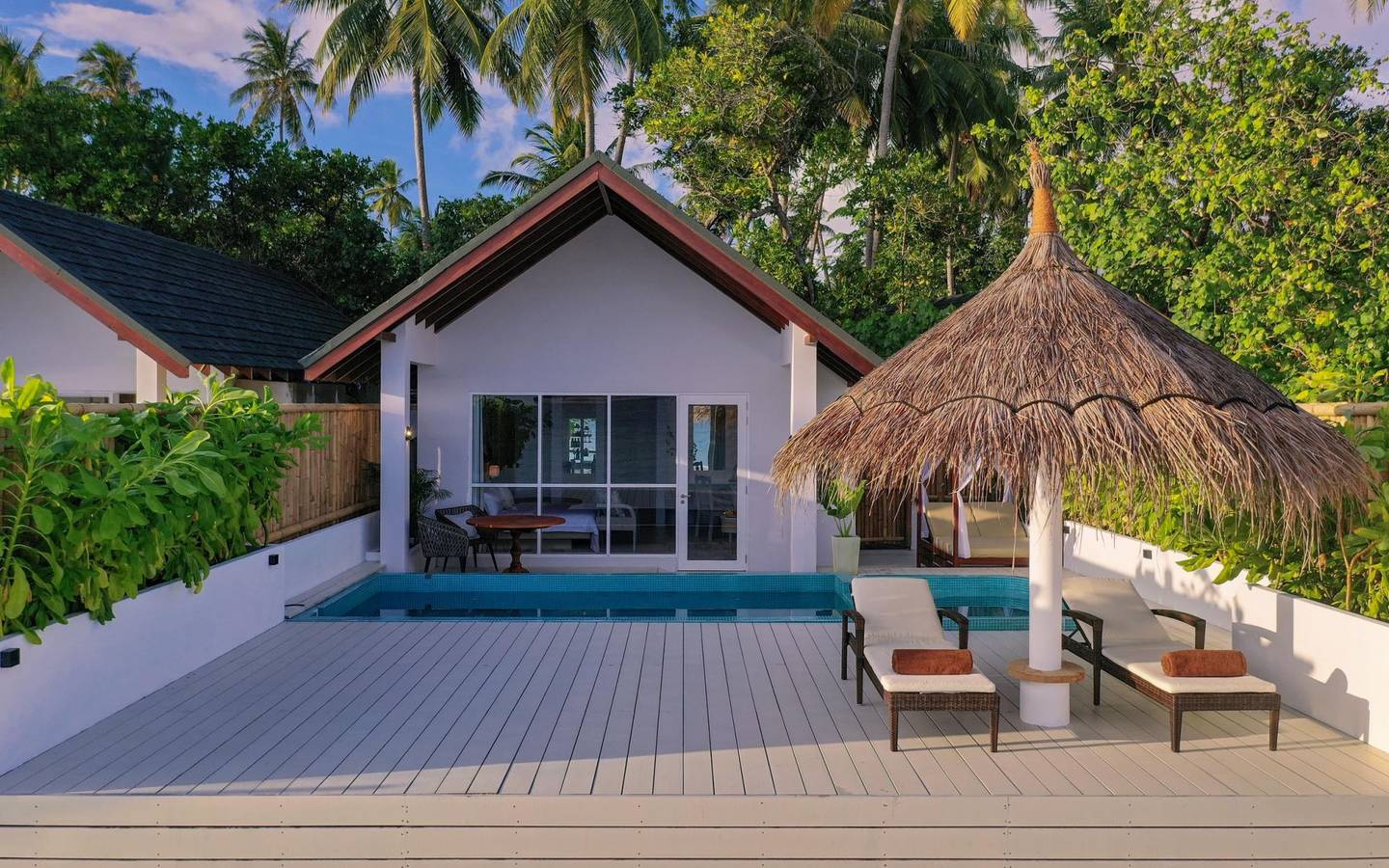 Malahini_Kuda_Bandos_Sunrise_Beach_Pool_Villa_17