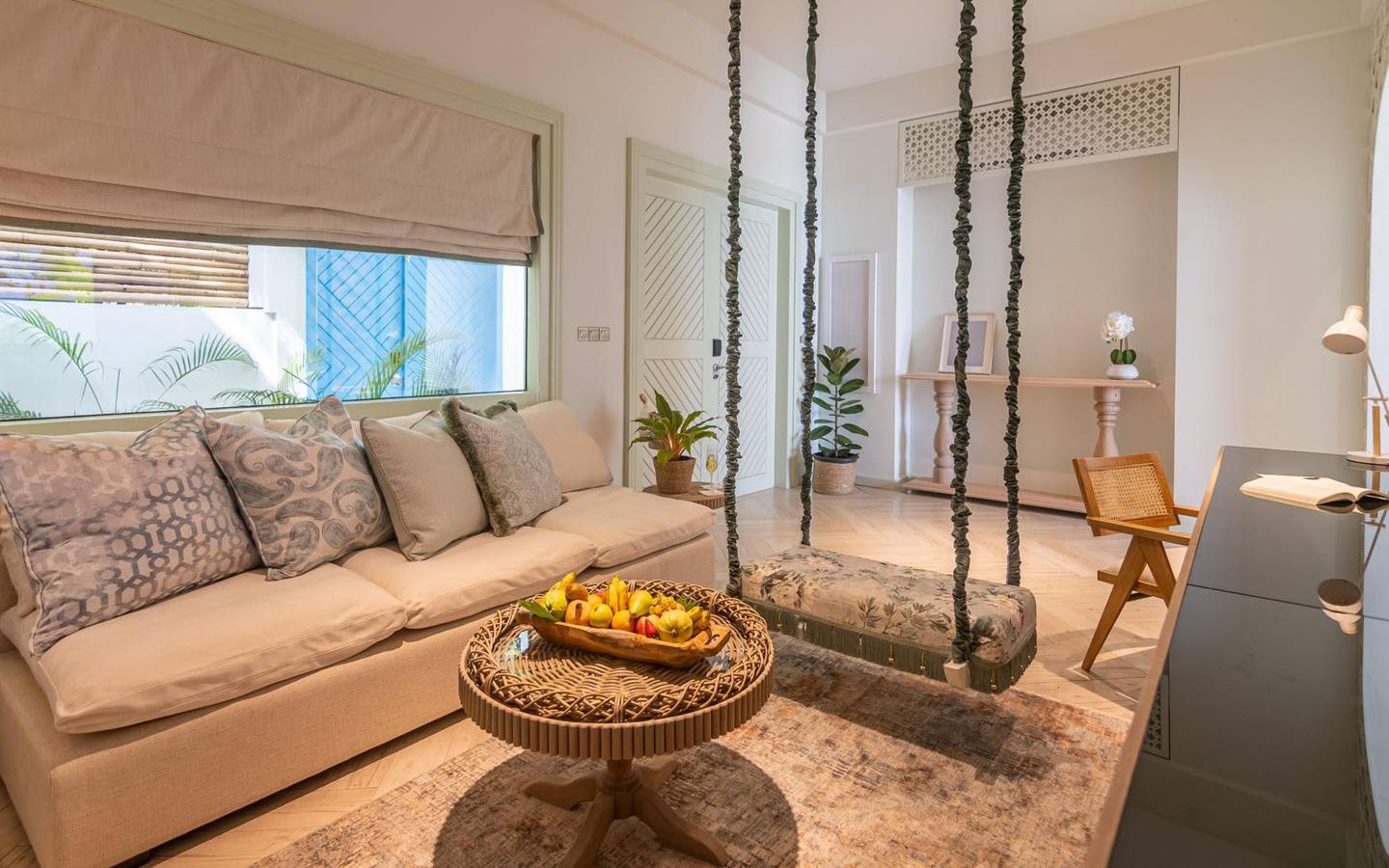 Malahini_Kuda_Bandos_Sunset_Beach_Pool_Suite_Living_3
