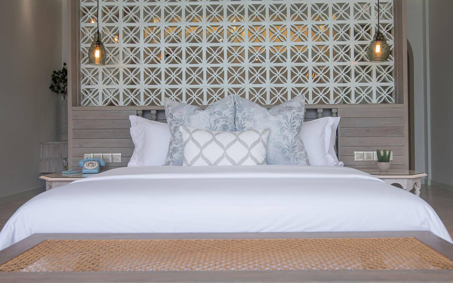 Malahini_Kuda_Bandos_Sunset_Beach_Pool_Suite_Sleeping_5