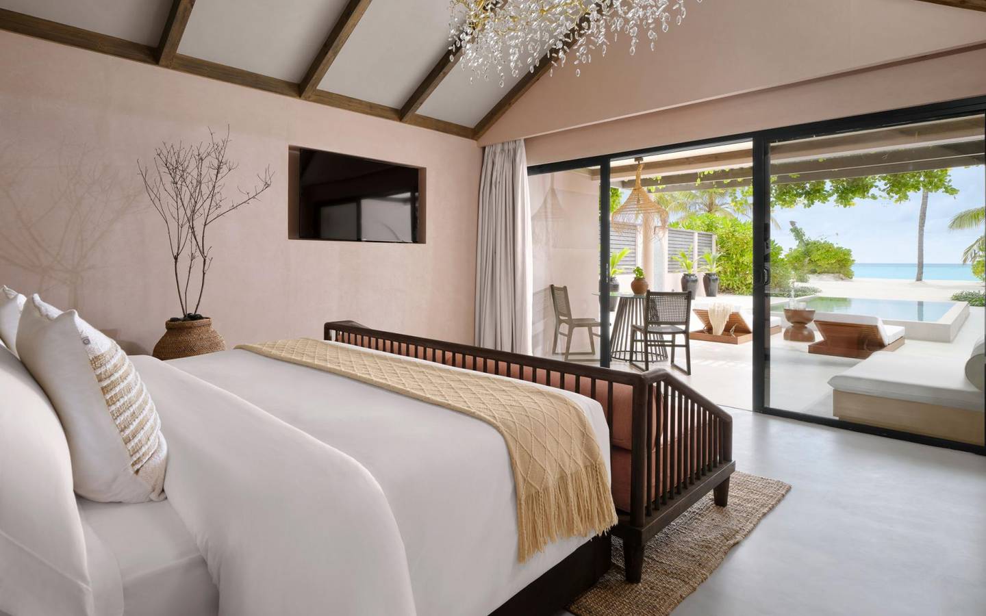 Villa_Haven_Delixe-Beach-Pool-Villa-sleeping
