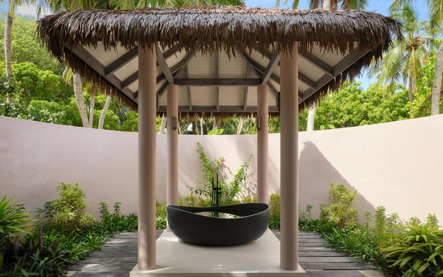 Villa Haven - Two Bedroom Residence with Two Beach Pools and Garden Pool - Bathhub