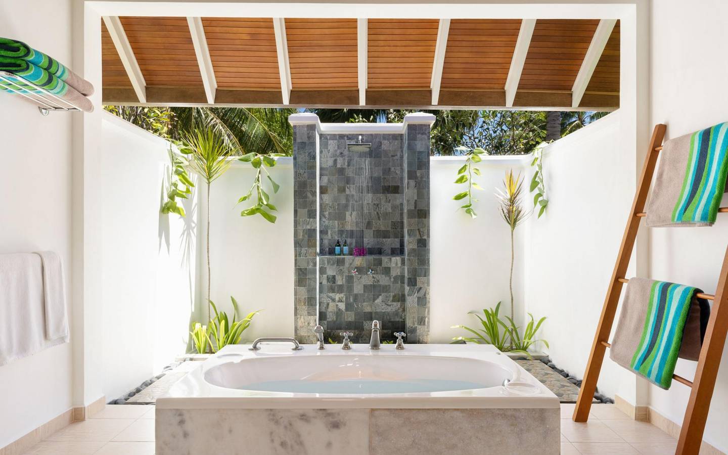 Kurumba_Maldives_Beachfront_Deluxe_Bungalow_3