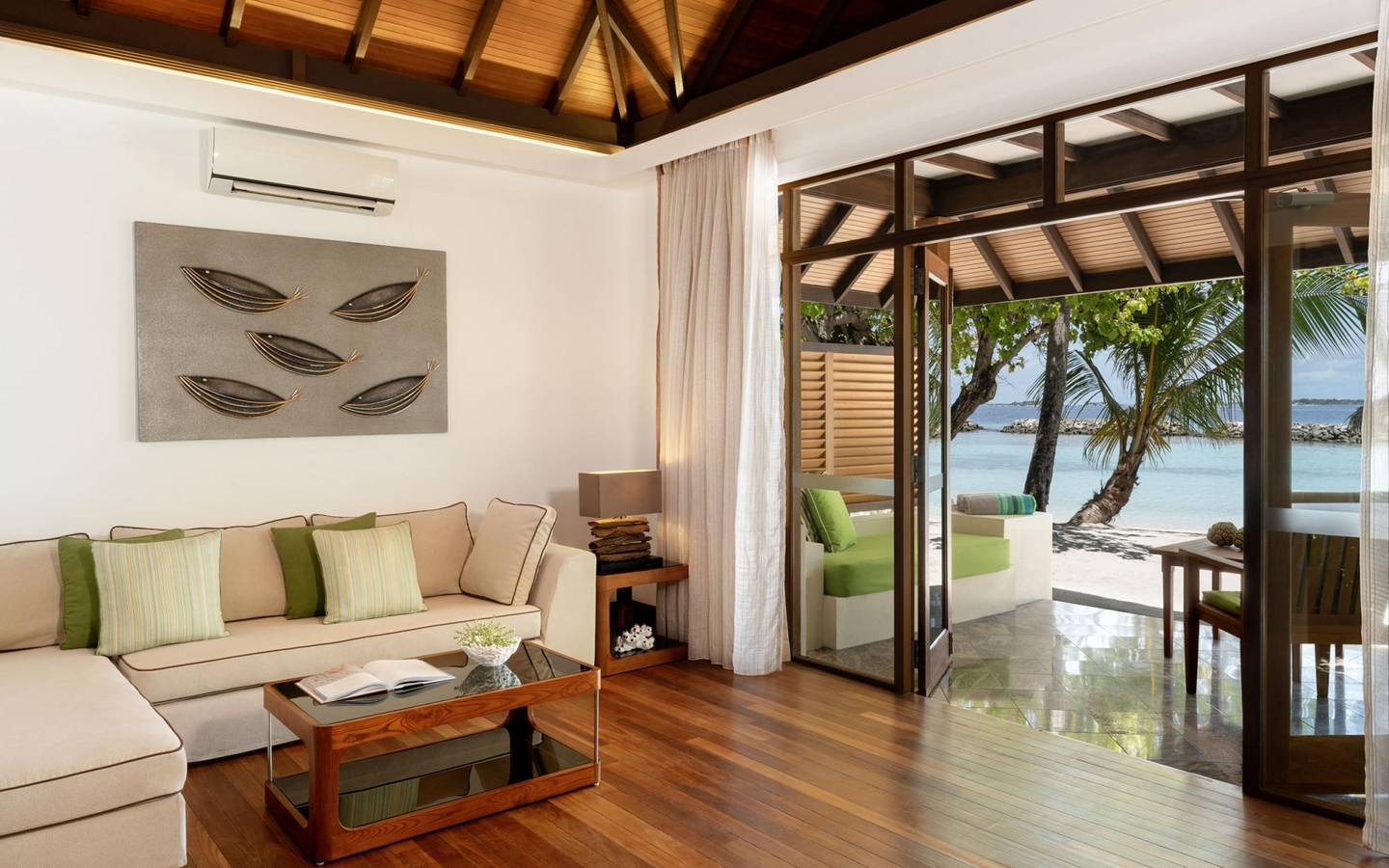 Kurumba_Maldives_Beach_Villa_3