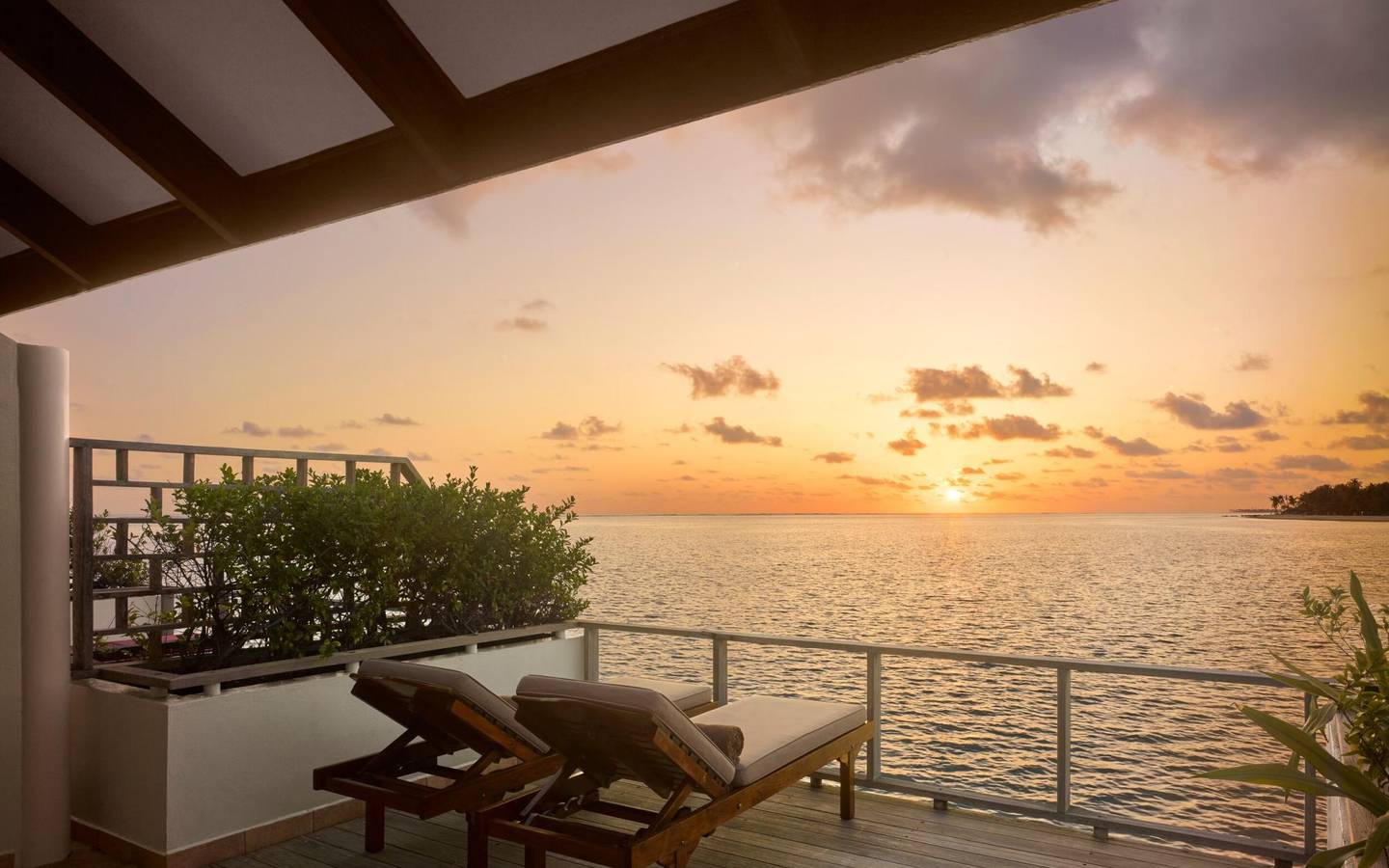 Villa_Park_Sun_Island_Sunset_Water_Villa_1