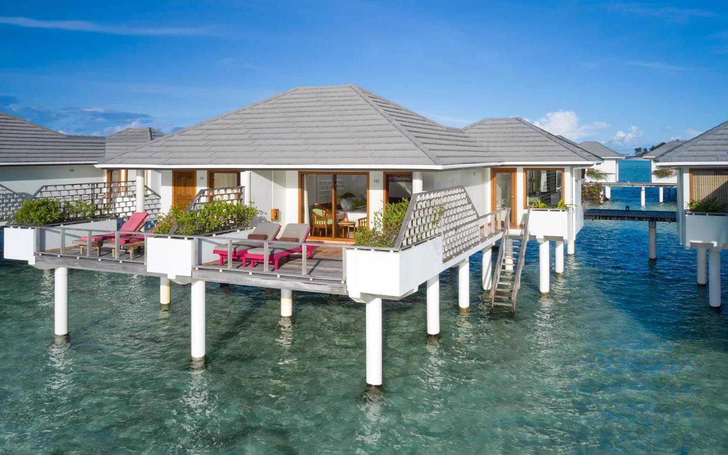 Villa_Park_Sun_Island_Water_Villa_1