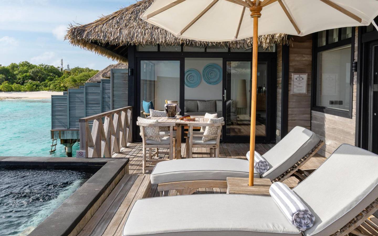JA_Manafaru_Maldives_Sunset_Water_Villa_with_Infinity_Pool_Sundeck