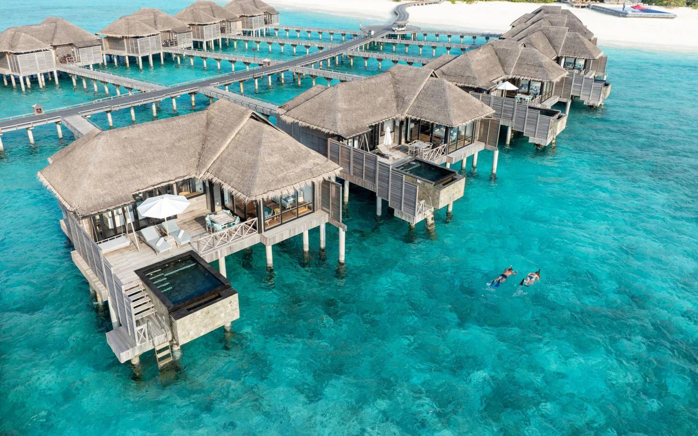 JA_Manafaru_Maldives_Sunset_Water_Villa_with_Infinity_Pool_Water_Villas_2