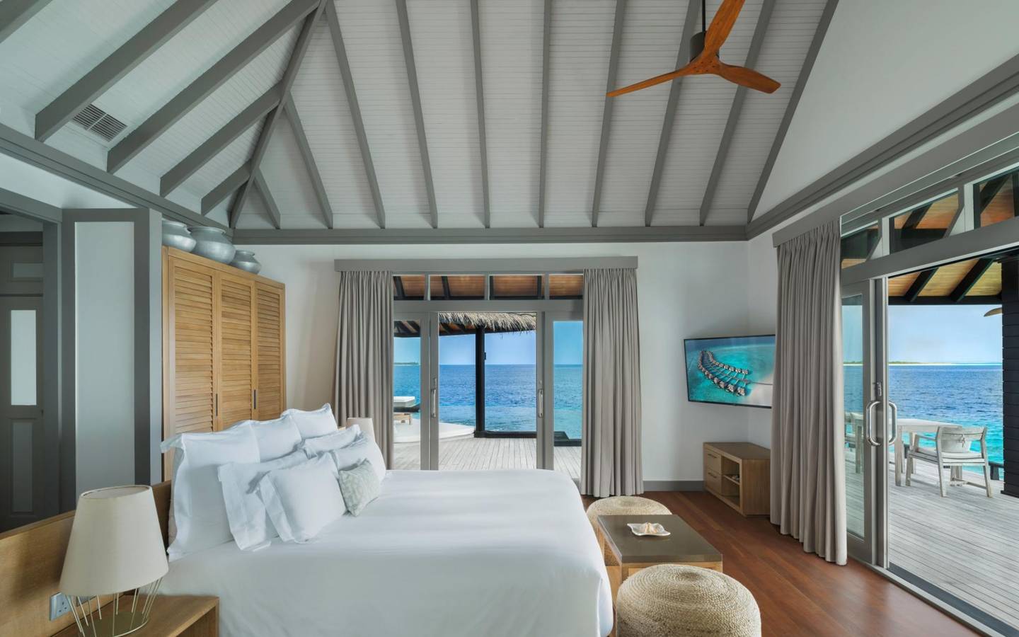 JA_Manafaru_Bedroom_Ocean_Residence_with_Family_Infinity_Pool_1