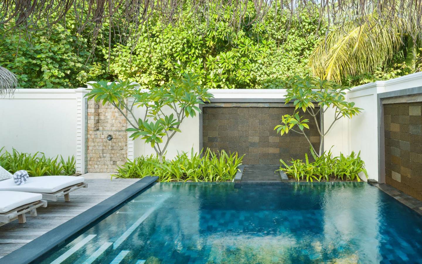 Deluxe Beach Villa with Family Private Pool