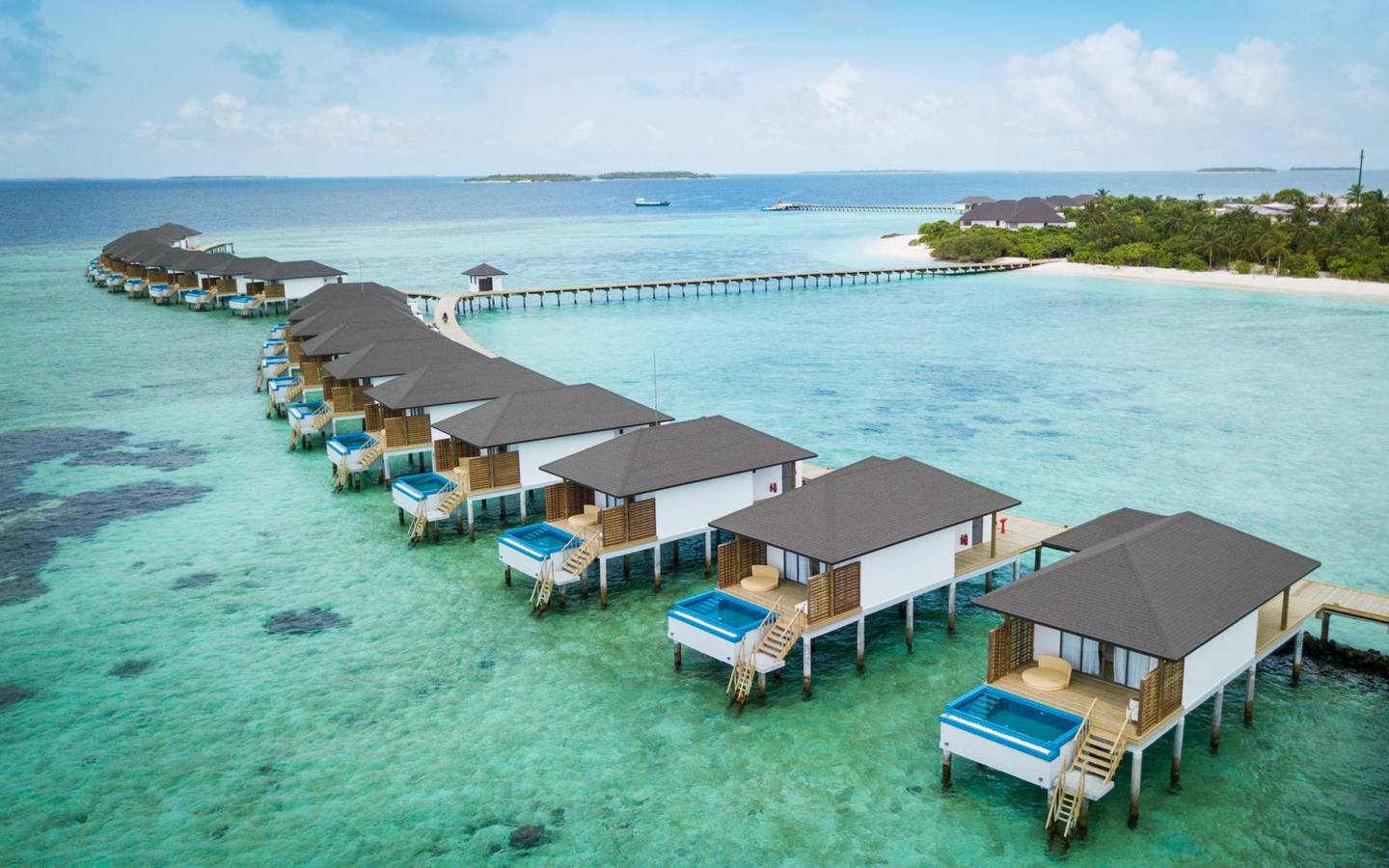 Robinson_Noonu_Maldives_Water_Villa_Sunset_Bum_4_3