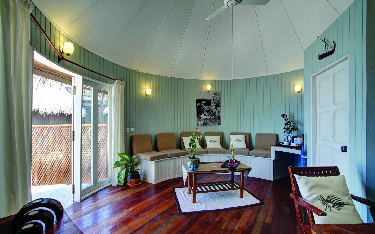 Nika_Island_Resort_Water_Villa_8
