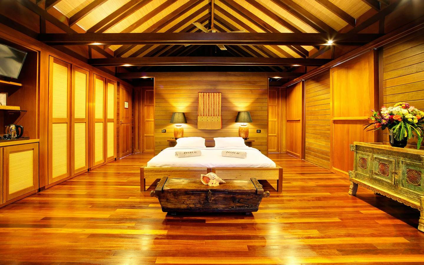 Gangehi_Island_Resort_Watervilla_Deluxe_6