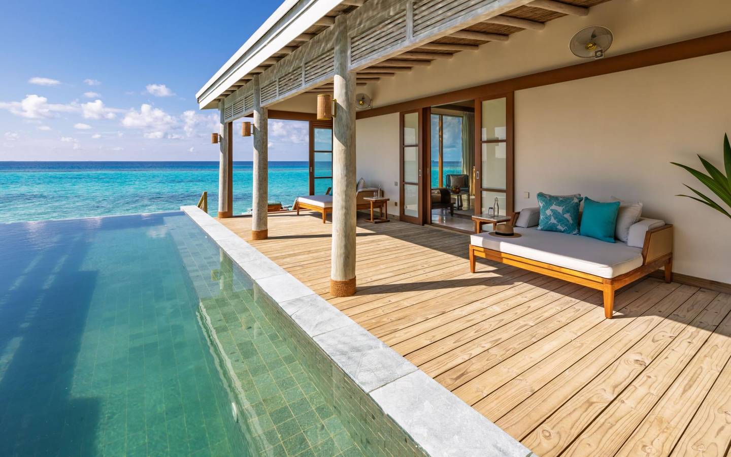 Rah_Gili_Maldives_Water_Pool_Villa_5