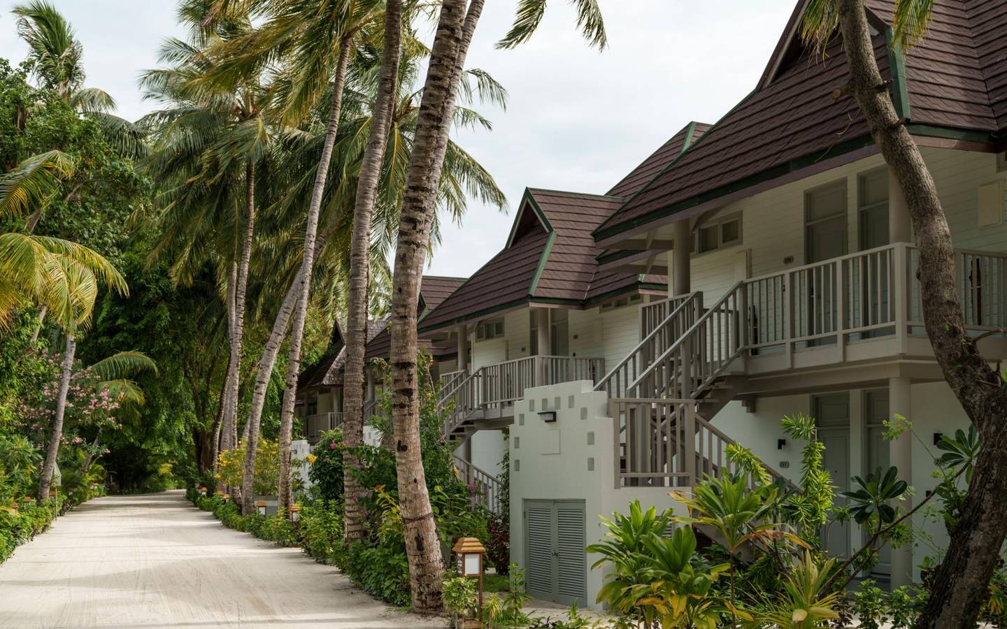 Sun_Siyam_Olhuveli_Malediven_Main_Island_Beach_Pavillon_Eingagn