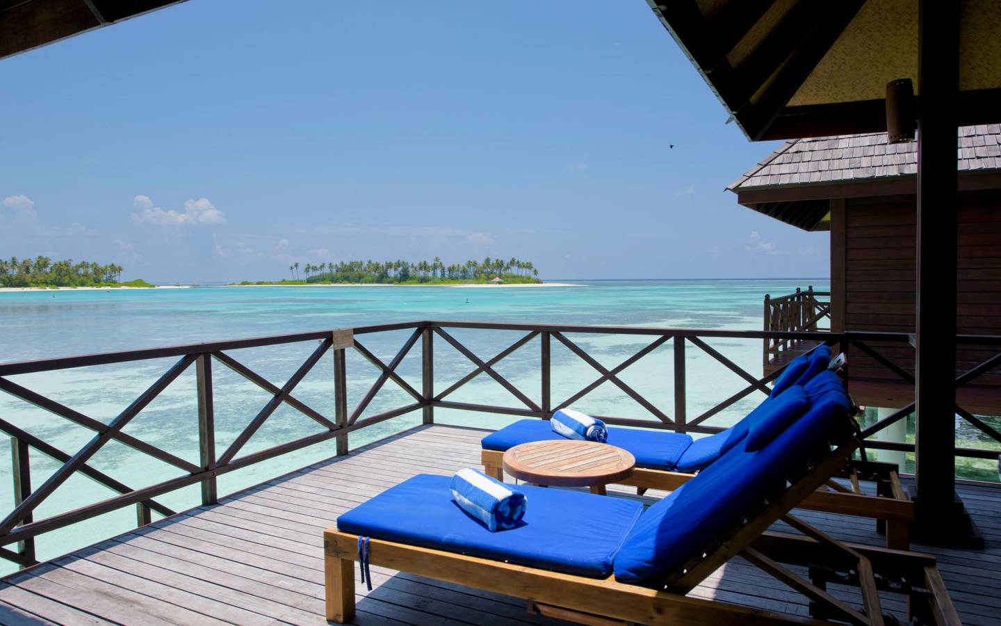 Sun_Siyam_Olhuveli_Water_Villa_Main_Island_Veranda