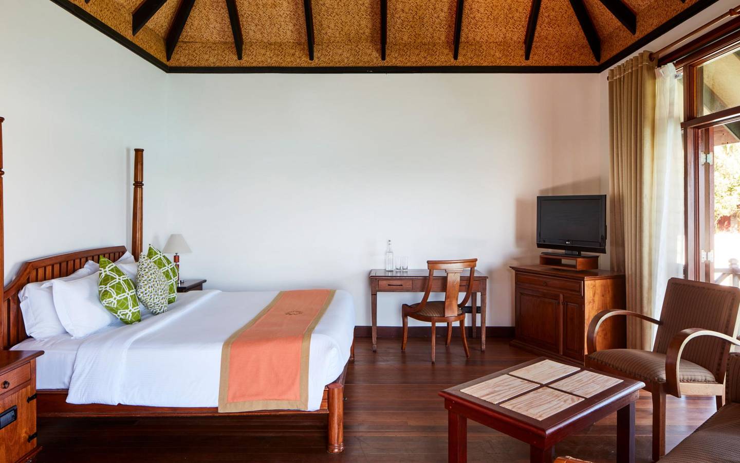 Sun_Siyam_Olhuveli_Water_Villa_Main_Island_Schlafen