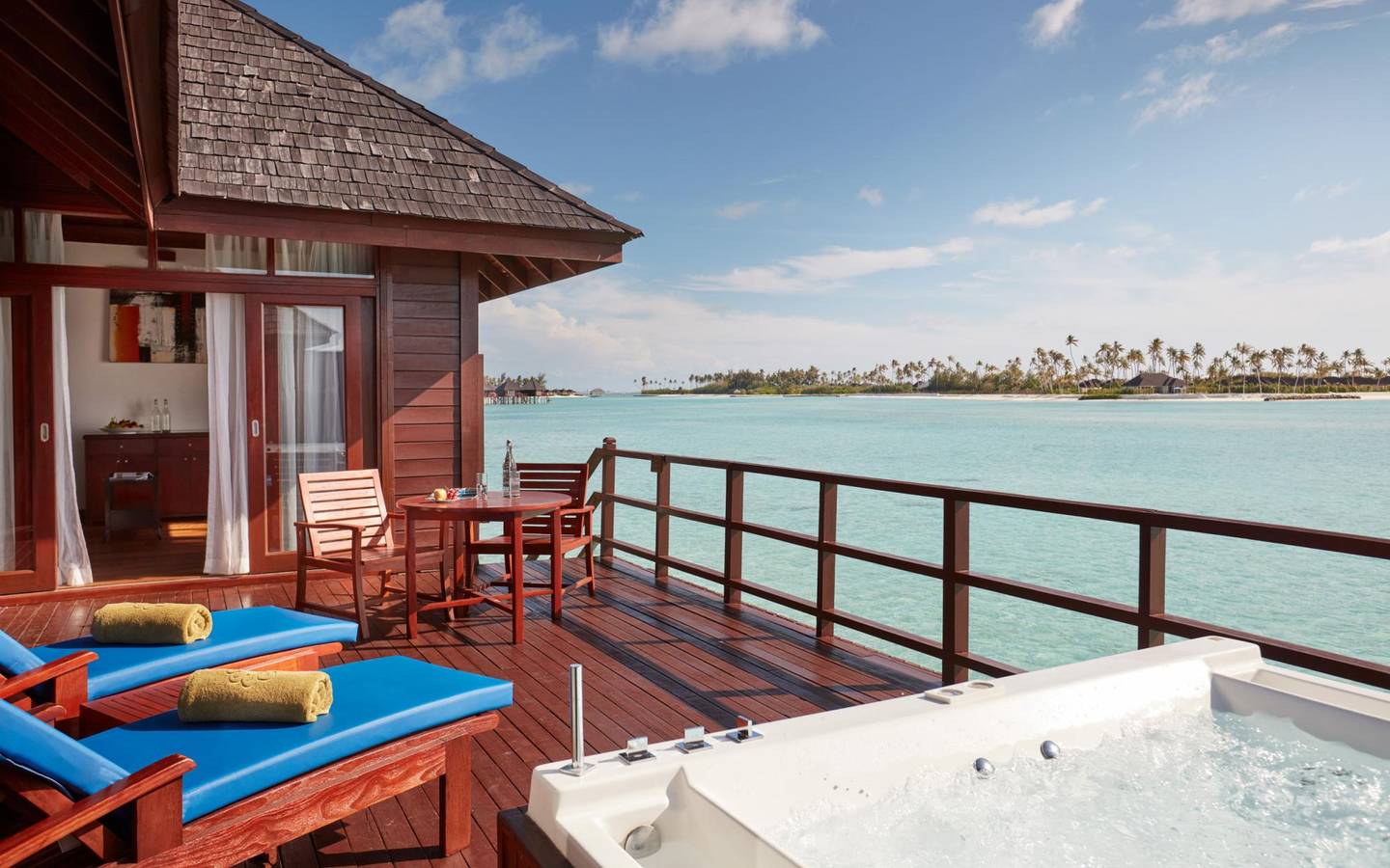 Sun_Siyam_Olhuveli_Main_Island_Prestige_Jacuzzi_Water_Villa_Veranda