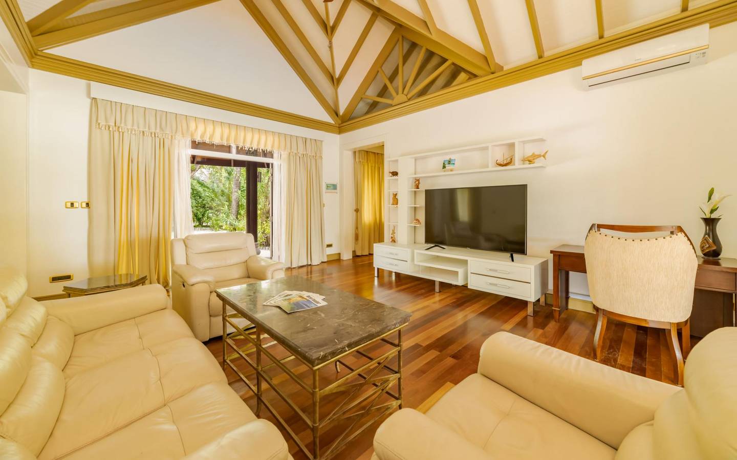 Sun_Siyam_Olhuveli_Main_Island_2_Bedroom_Beach_Suite_Living