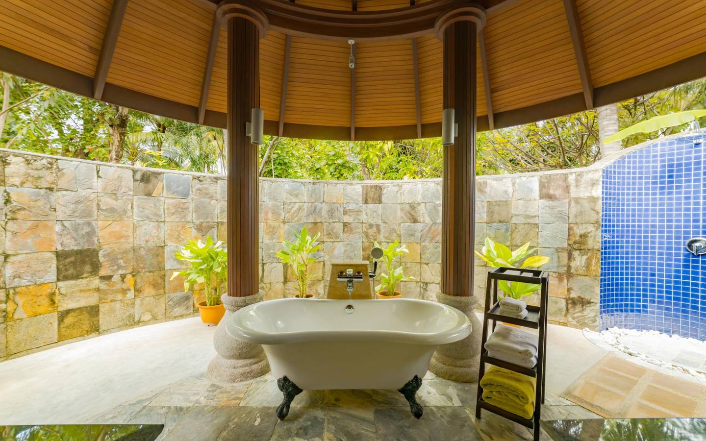 Sun_Siyam_Olhuveli_Main_Island_2_Bedroom_Beach_Suite_Badezimmer