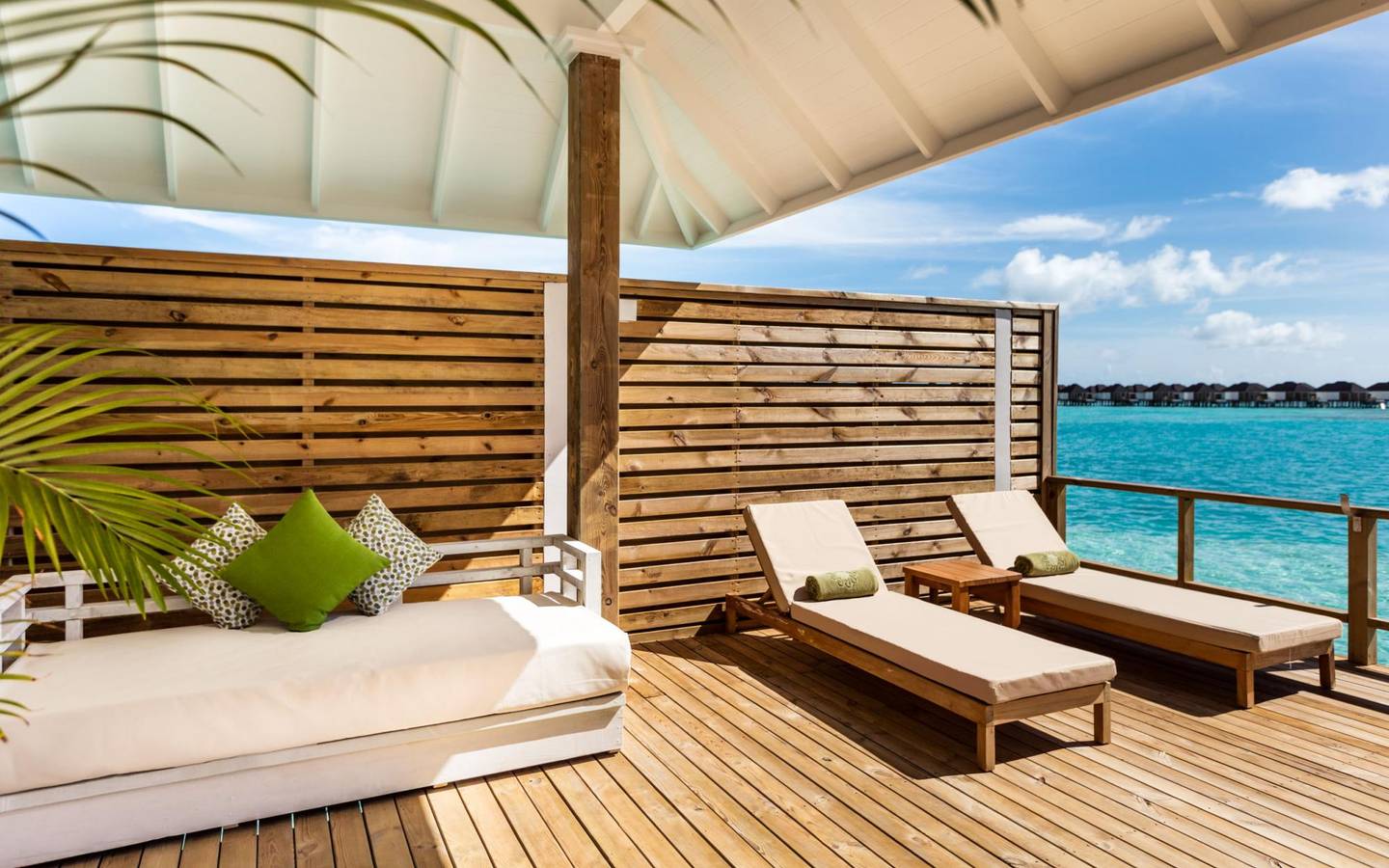 Sun_Siyam_Olhuveli_Dream_Island_Grand_Water_Villa_Living