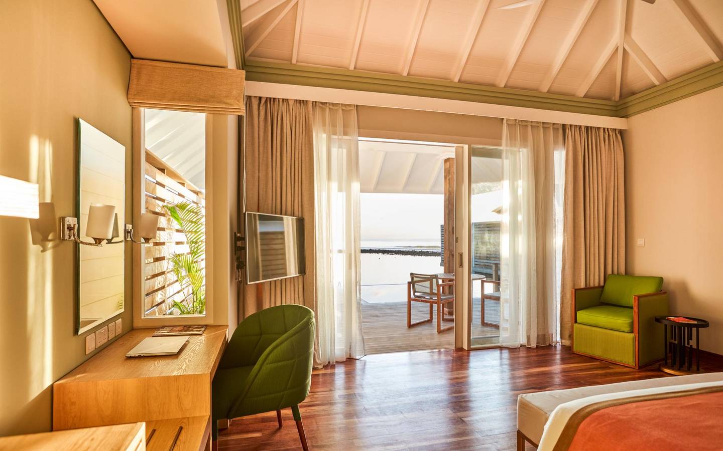 Sun_Siyam_Olhuveli_Dream_Island_Grand_Water_Villa_With_Pool_Sleeping