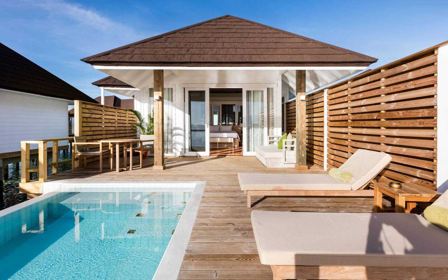 Sun_Siyam_Olhuveli_Dream_Island_Grand_Water_Villa_With_Pool_Außenansicht_2
