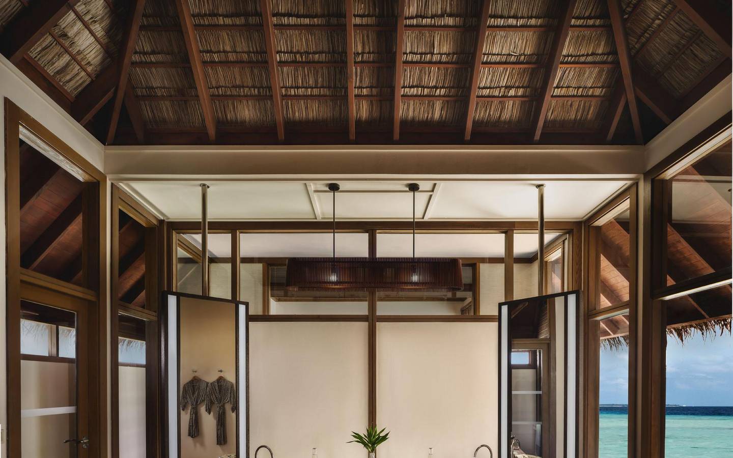 Conrad_Maldives_2_Bedroom_Grand_Water_Villa_Badezimmer