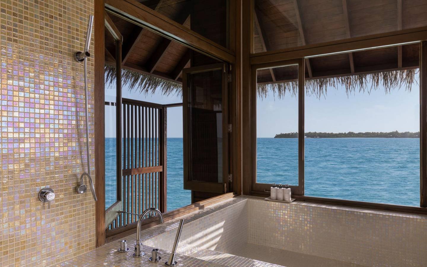 Bedroom_Grand_Water_Villa_with_Pool_jacuzzi
