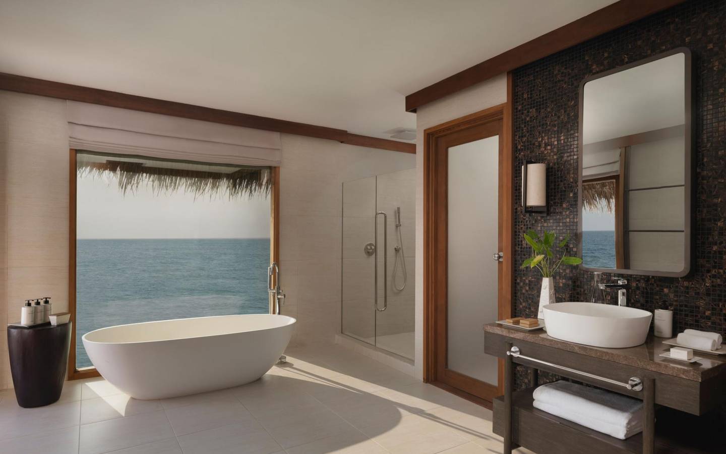 Conrad_Maldives_Deluxe_Water_Villa_with_Pool_Badezimmer_2