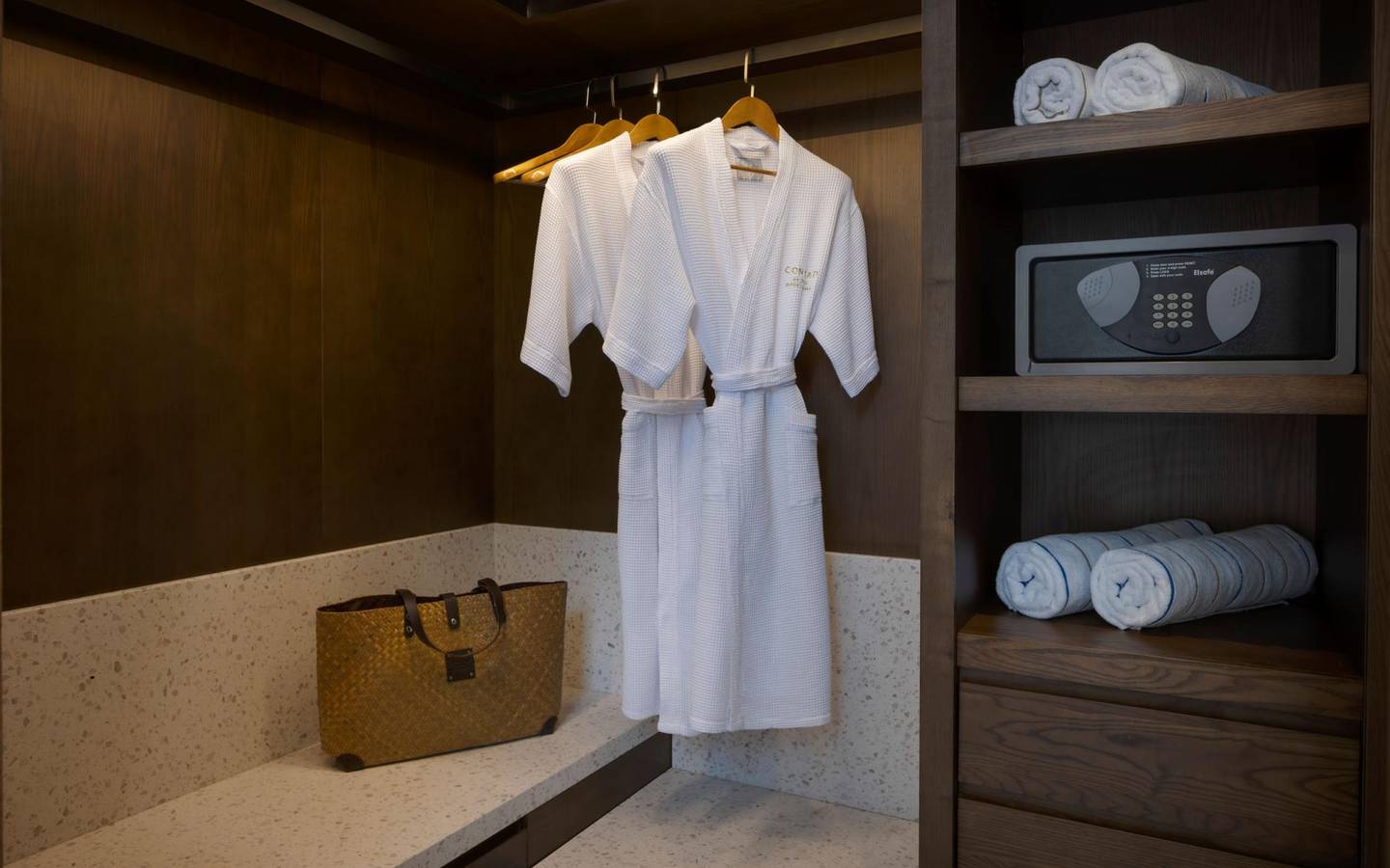 Conrad_Maldives_Deluxe_Water_Villa_with_Pool_Interior