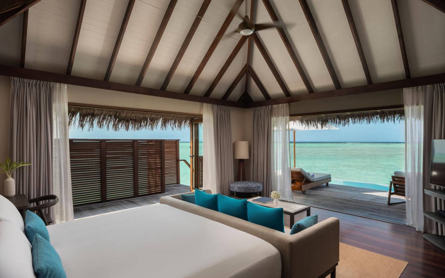 Conrad_Maldives_Deluxe_Water_Villa_with_Pool_Sleeping